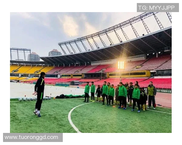 北京足球队的奋斗历程与荣耀追寻：一段不屈不挠的足球纪实之旅