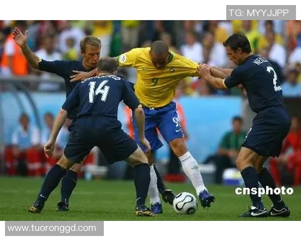 当今足球明星告别视频集锦回顾他们辉煌的职业生涯与感人瞬间 当今足球明星告别视频集锦回顾他们辉煌的职业生涯与感人瞬间