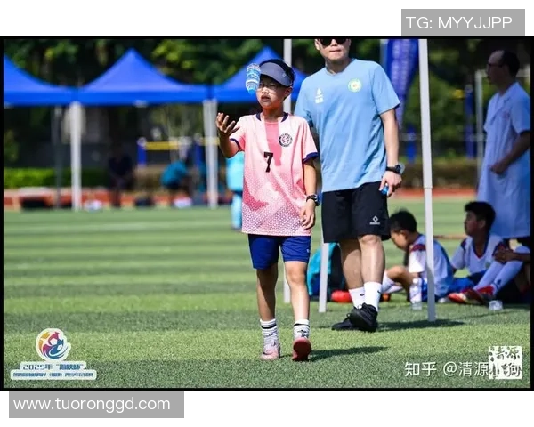 足球明星分享青训经验与成长之路助力未来足球人才培养