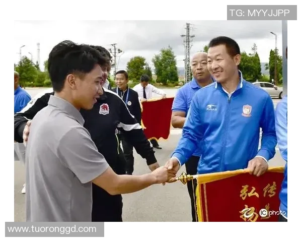 足球明星亲临医院慰问病人传递温暖与希望的感人故事 足球明星亲临医院慰问病人传递温暖与希望的感人故事