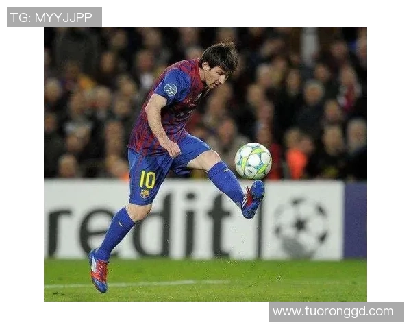 足球明星外脚背绝技揭秘助攻与进球的完美结合 足球明星外脚背绝技揭秘助攻与进球的完美结合